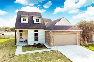 Image de Brand New, Modern home In The Heart Of Lafayette