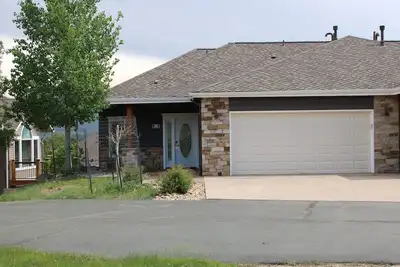 Image de A beautiful mountain getaway with hot tub, large deck, and mountain/lake views!