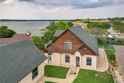 Image de Spacious Lake Granbury Vacation Rental w/ Dock!