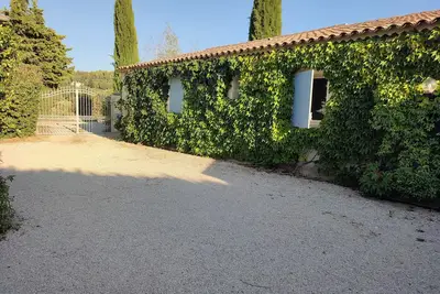 Image de Lourmarin, au calme, Ă 1Km du centre village.