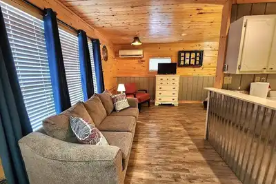 Image de Patriot loft @ Upland Hill Manor! Close to the lake and the large city of Tulsa!