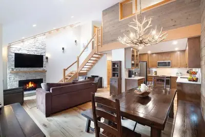 Image de Large Village loft w/ Private Hot Tub & Own Sauna