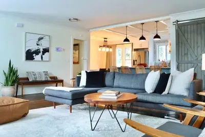 Image de The Monopoly House. Make great memories at this unique family friendly home.