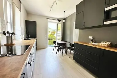 Image de Beautiful Riva del Garda 2br apartment with A/C! Sleeps 6 people + Free Parking