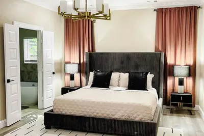 Image de Gorgeous new luxury home. \n