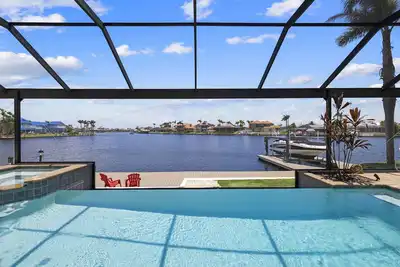 Image de Seaside Villa Majestic perfect location at wide canal a few minutes to the river