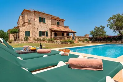 Villa Els Amatllers with private pool.
