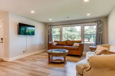 Image de Charming Charlotte Home: 2 Mi to Downtown!