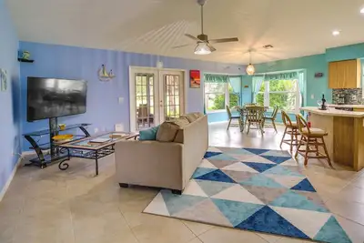 Image de Pet-Friendly Sebastian Home: w\/ Porch + Lake View!