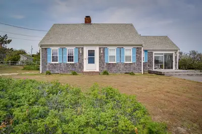 Image de Walk to Beach: Chatham Getaway w/ Sunroom!