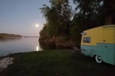 Image de Byot! Tenting w/Kayaks on the Mississippi River#3!