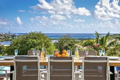 Villa Eskarcel, vue mer sur Orient Bay, piscine chauffée, très spacieuse