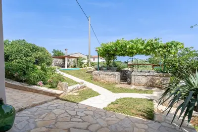Image de Cozy and charming villa in Tinjan