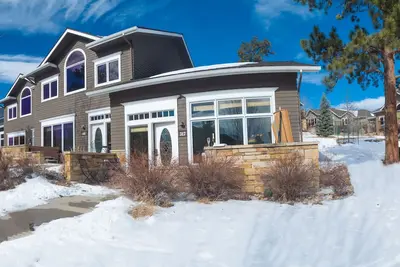 Image de The Pinecone Cottage, private hot tub w/ mountain views!