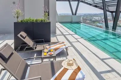 Roma Charming Apt 3br/3ba, resort style Pool & Gym