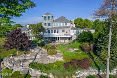 Image de Luxury Beach Front Estate In-Town - Caseville