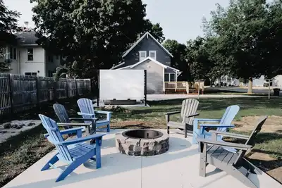 Image de Fire Pit, Walk to Lake, Year-Round Hot Tub & Dog Friendly!
