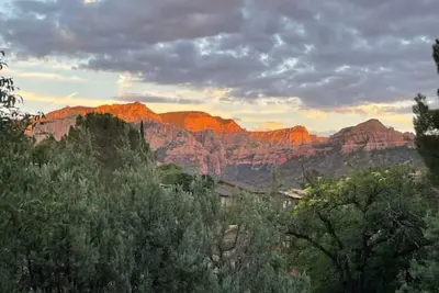 Image de Prime Uptown Sedona Location. . . Walk to shopping and Dining!