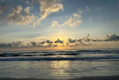 Image de Family-Friendly Coastal Escape Ground Floor Luxury with Pools & Beach Access