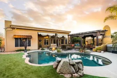 Image de Pueblo-style home with private pool, patio, lovely yard, kiva fireplace, firepit