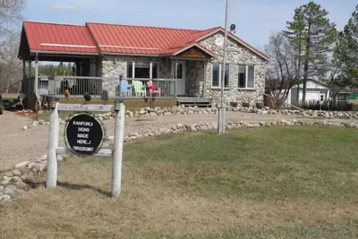 Bright cottage in the quiet of the countryside\n
