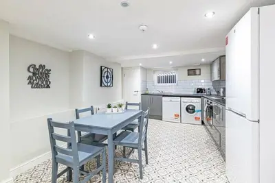 Image de 5 Bedroom House within Prescot