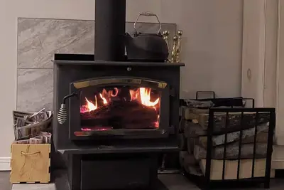 Image de À 5 minutes de la Vallée du Bras du Nord / Chalet avec spa au bord de rivière