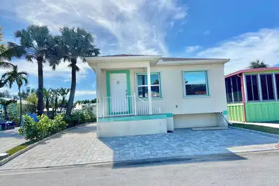 Image de Beach House Walk to Private Beach, Pool, & Restaurants