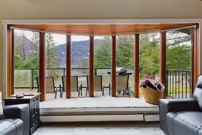 Image de Juneau 3 bedroom home with Ocean & Mountain Views