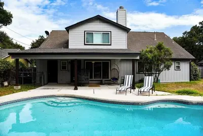 Image de That 70s House -Fun 6 Bedroom W/Pool & Game Room