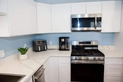 Image de Comfort, convenience, and outdoor adventure just minutes from the river!