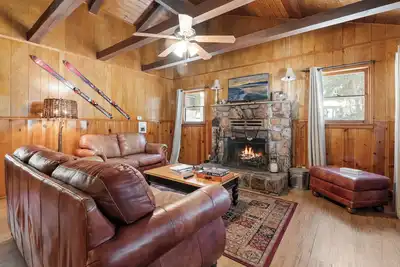 Image de Village and Lake Escape - Hot Tub, Walk to Lake & Village, Barbecue