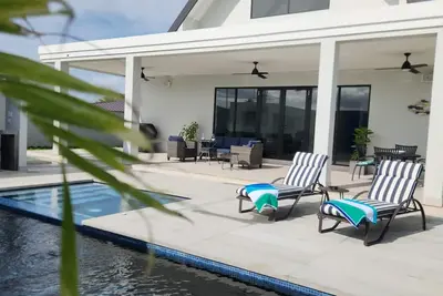 Image de Family fun entertainment villa comfy and relaxing minutes from popular beaches