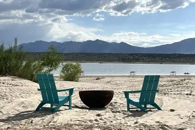 Image de Experience Tranquility in a Stunning Beachfront Pod with Mesmerizing Lake Views