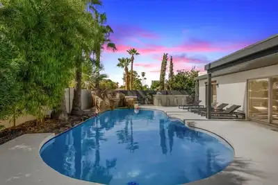 Image de Thunderbird Oasis-New Remodel!