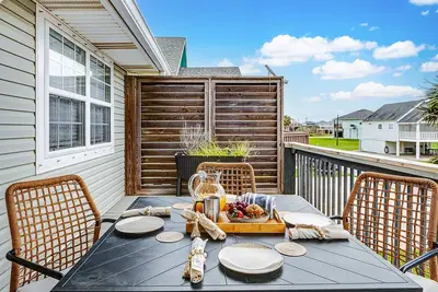 Image de Hot Tub l Dog-Friendly l Steps to the Beach-5 Min walk + Ocean View
