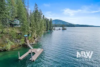 Image de Waterfront Cabin—Private Dock with Boat Slip, Paddle Board for Fun on the Water!