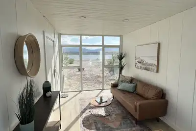 Image de Immerse Yourself in Nature's Beauty, Lakeview Pod on a Pristine Sandy Shore!