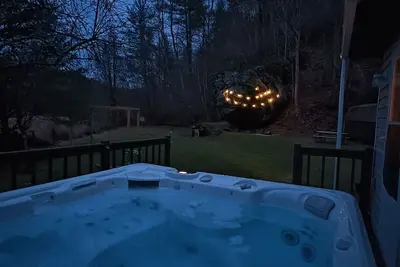 Image de Cozy Bear Rock Cottage with hot tub