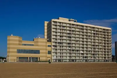 Image de Ocean Front View at Virginia Beach Beach Quarters Resort