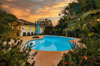 Image de Caribbean Vibes•Heated Pool•5 Miles to the Beach