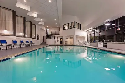 Image de Time for a Delightful Getaway! Airport Shuttle, Pool & Jacuzzi, Pet Friendly