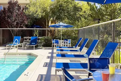 Image de Relaxing Stay! 2 Modern Units, Near 12th Tee Box, w/ Outdoor Pool, Pet-Friendly