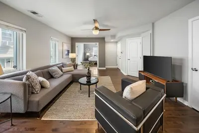 Image de Comfortable 2br Condo near City Center