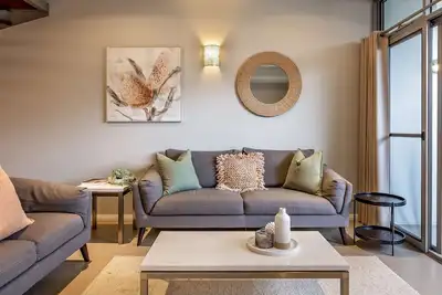 Image de Dunnbay Deluxe Apartment: Central & Spacious Luxury, Full Linen, 150m From Beach!
