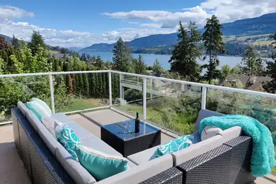 Image de Lake Time 🌊 2 Bed+Den, Your Home Away From Home!