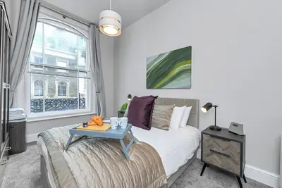 Image de Central 1-Bed with Free Wi-Fi Near Market Square