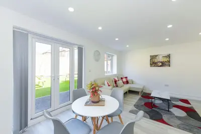 Image de 2-Br Apartment w/ Parking Near Nottingham