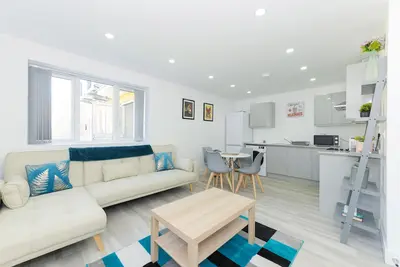 Image de 2-Br Apartment in Gedling, Close to City