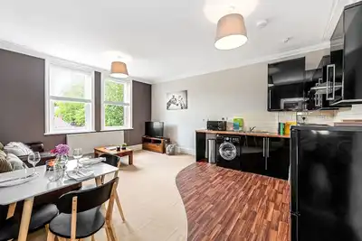 Image de Bright, Spacious & Airy 2Bed Close to City Cntr